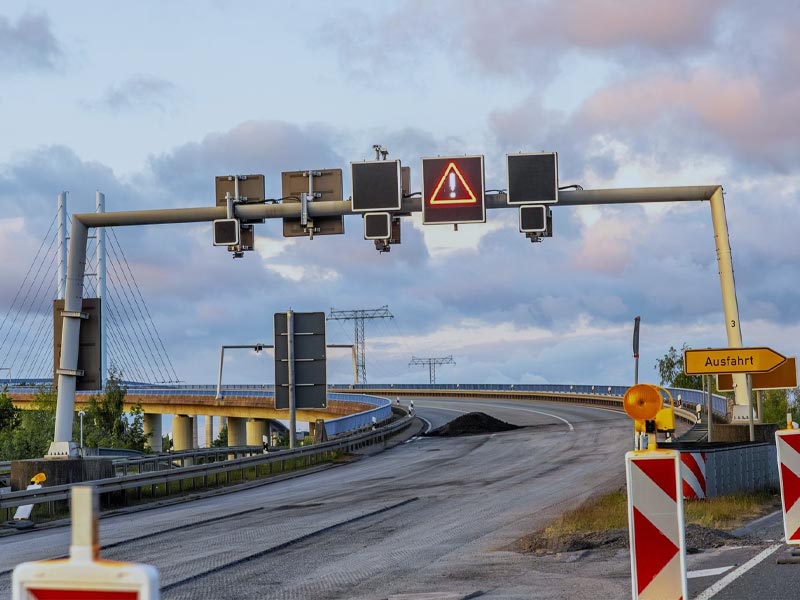 Wie wäre es mit feuerverzinkten Verkehrsmasten?