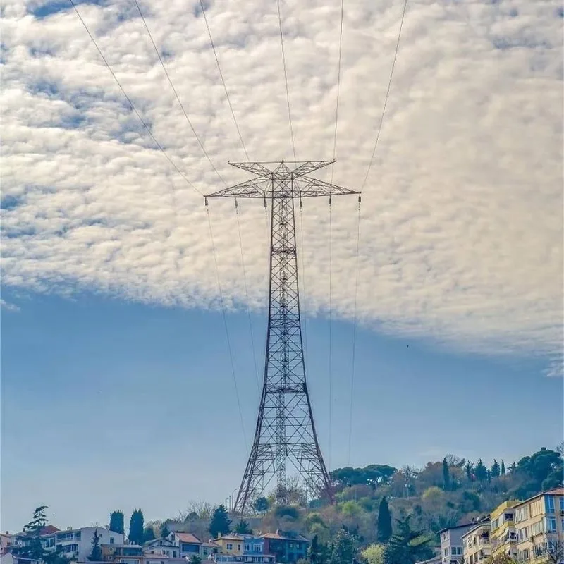 Hochspannungsstahlrohrturm