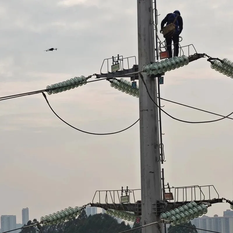 Multi-Circuit Cable Riser Pole